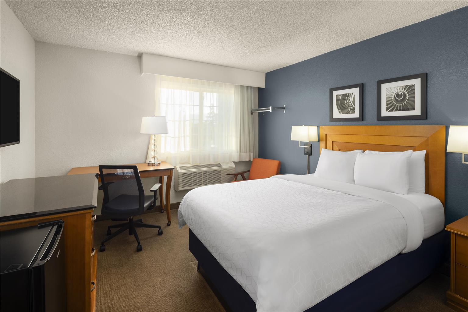 Harbor Town Inn BW Signature Collection — hotel in Manitowoc