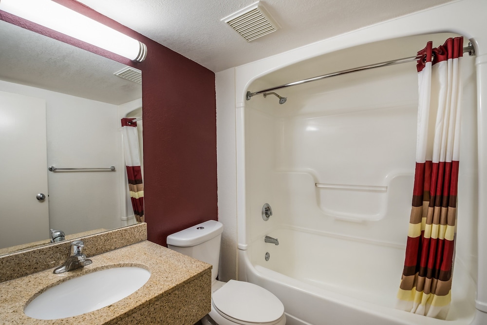 Red Roof Inn Rochester Airport - photo 25