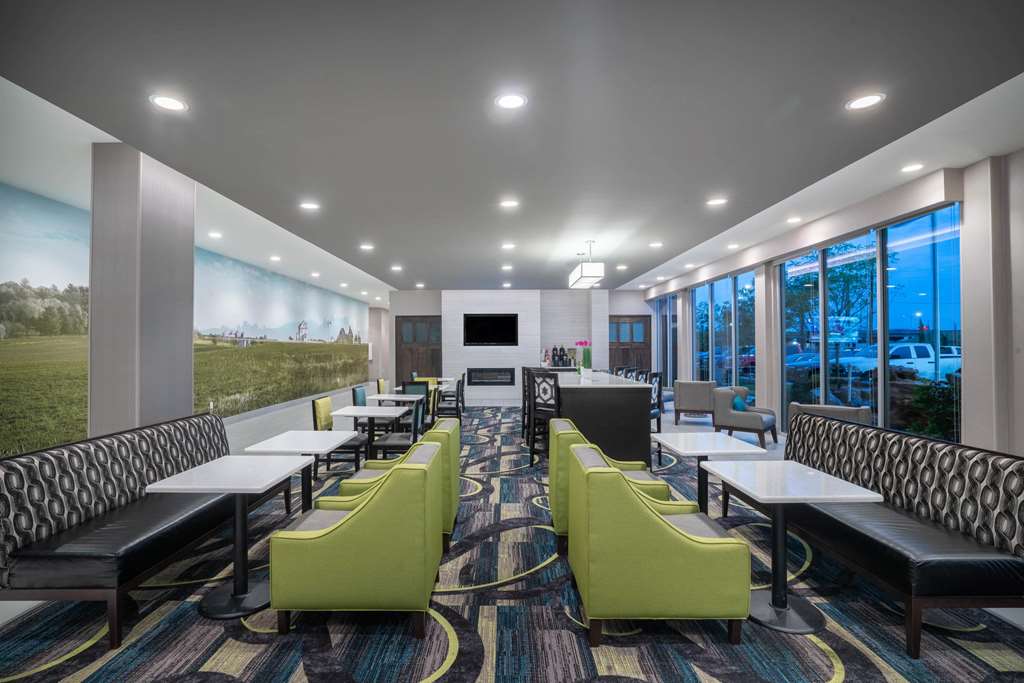 La Quinta Inn & Suites by Wyndham West Memphis - photo 27