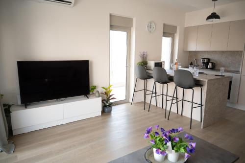 Elegant and cozy flat near Pagrati region — 4-Star Luxury Hotel in Athens, Greece