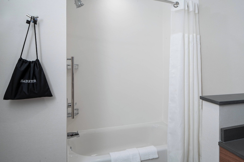 Fairfield by Marriott Inn & Suites Pensacola Pine Forest - photo 13