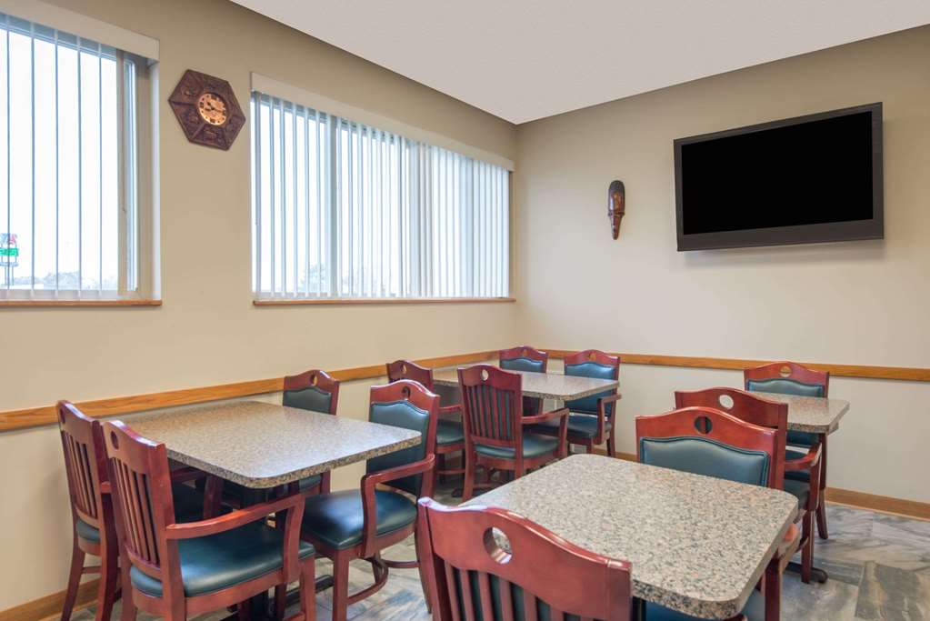 Super 8 by Wyndham Youngstown Austintown - photo 12