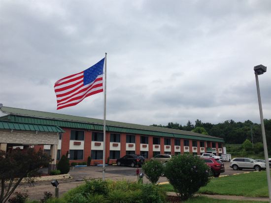 Super 6 Inn and Suites - photo 6