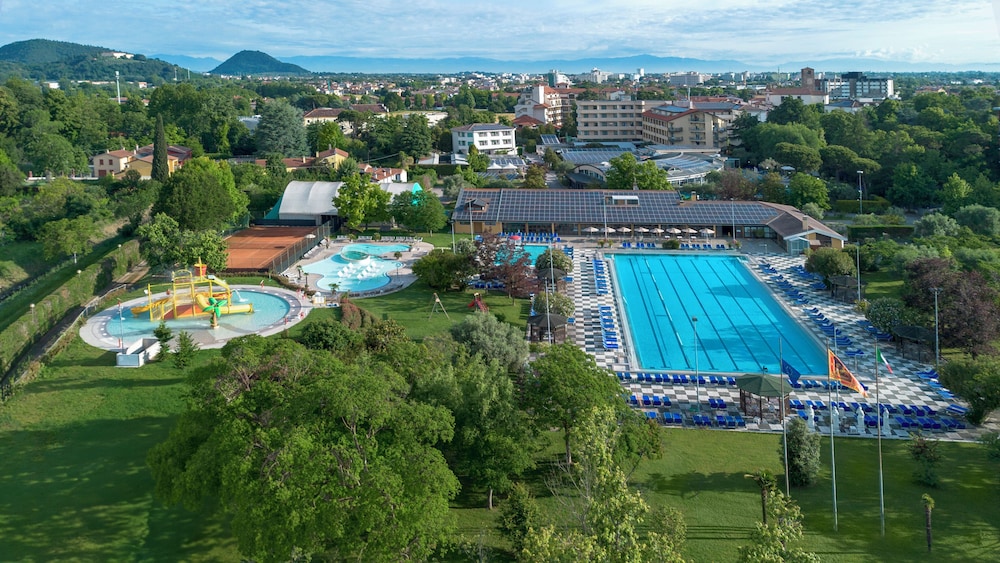 Terme Petrarca — 4-Star Luxury Hotel in Montegrotto Terme, Italy