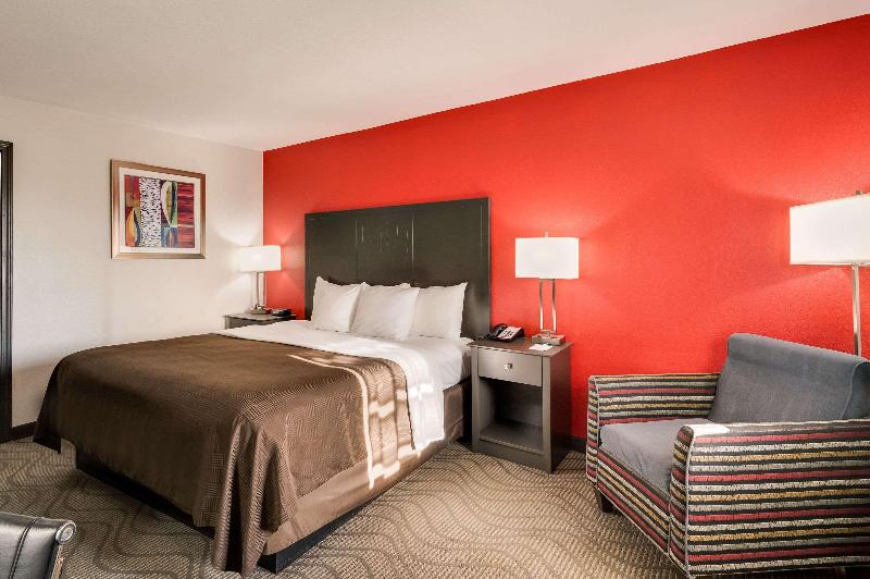 Clarion Inn & Suites Russellville I 40 - photo 12