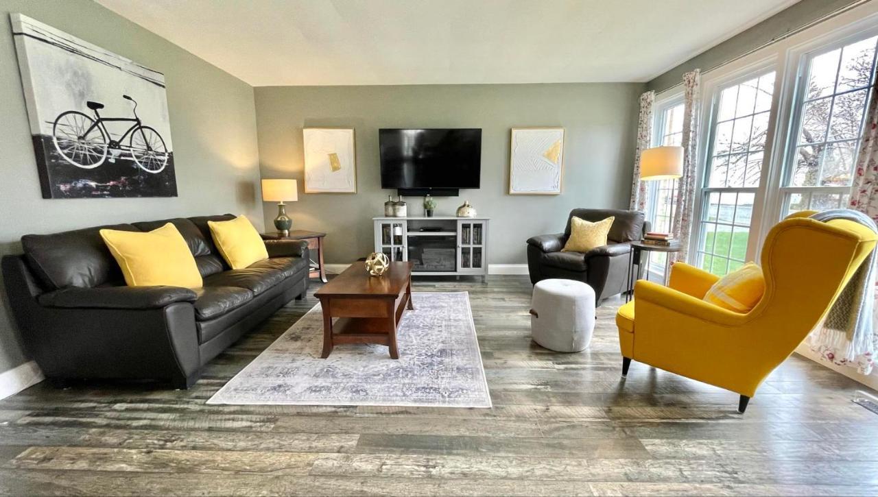 Picton Retreat Walk to Downtown and Cozy Stylish — 4-Star Luxury Hotel in Picton, Canada