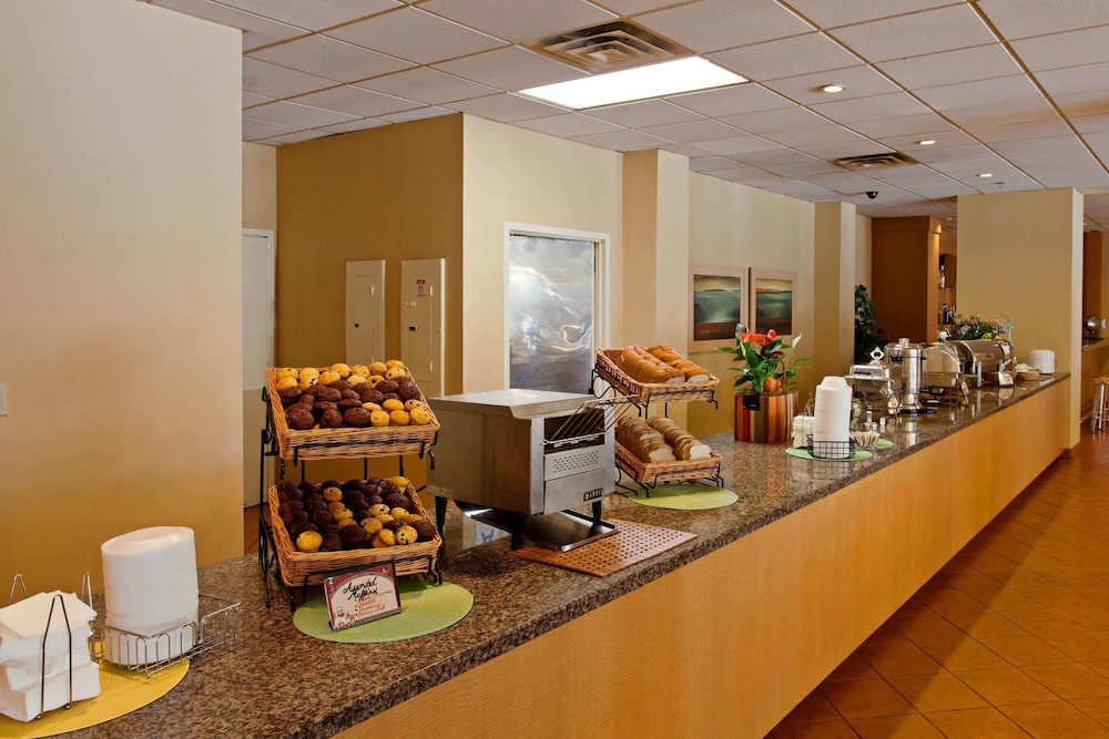 Hilton Garden Inn LAX Los Angeles Airport - photo 13