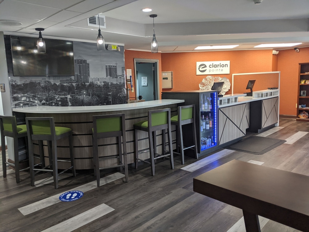 Clarion Pointe Greensboro Airport - photo 2