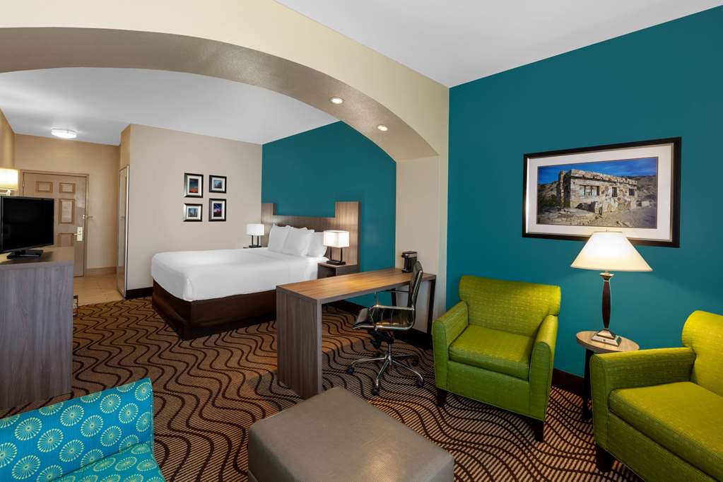 La Quinta Inn & Suites by Wyndham Midland North - photo 19