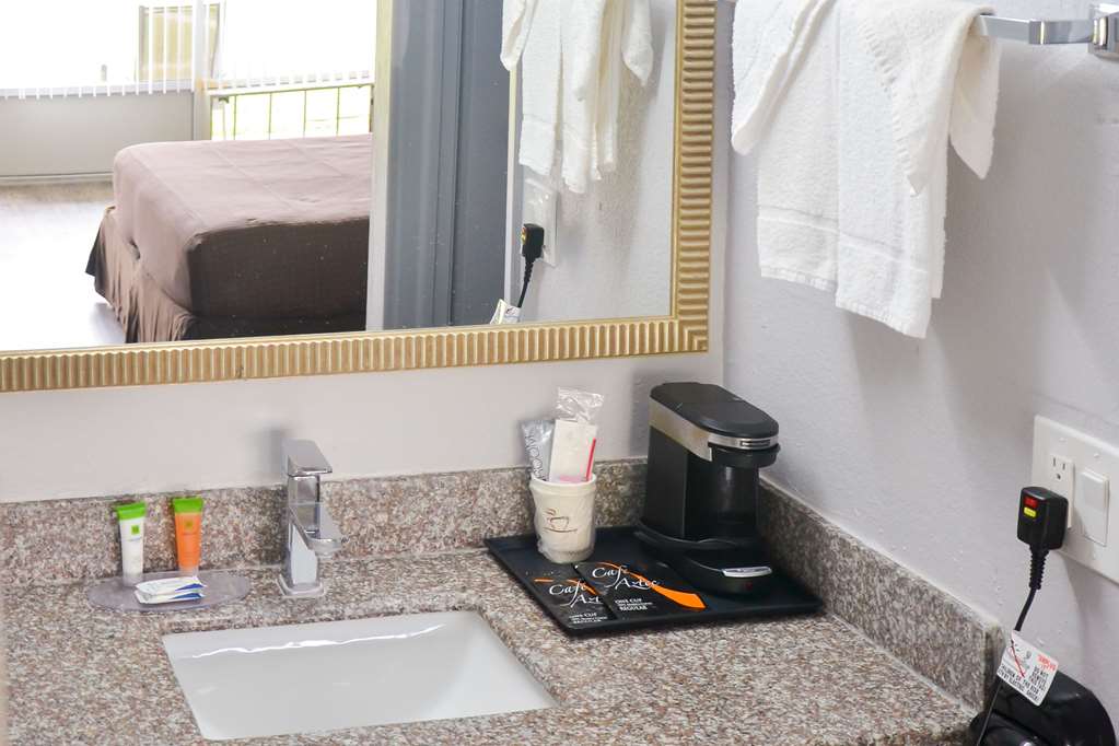 Rodeway Inn Sun City Center - photo 29