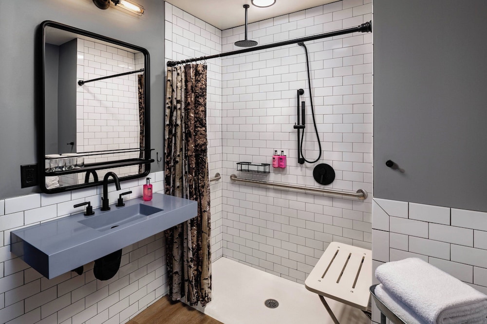 Moxy Minneapolis Downtown - photo 17