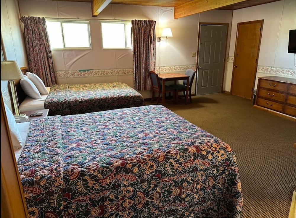 Love Hotels Western Holiday by OYO at Harlan Lake NE - photo 18