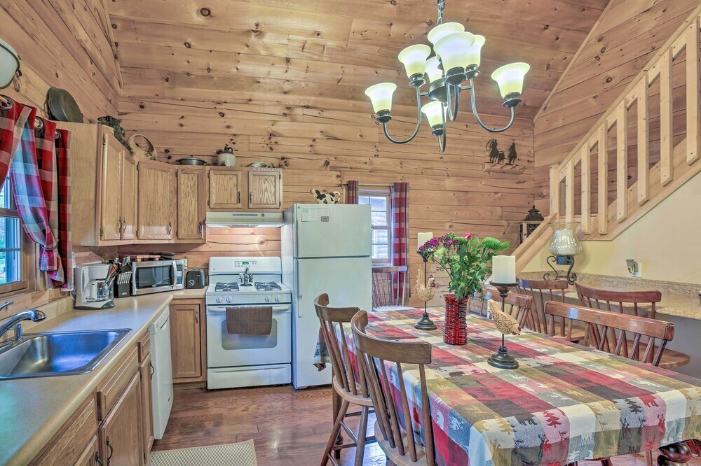 Resort Cabin With Fire Pit Golf Hike And Play — Montague