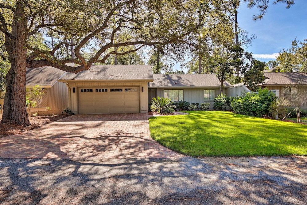 2 Mi to Beach Sea Pines Resort Home w Large Yard - photo 17