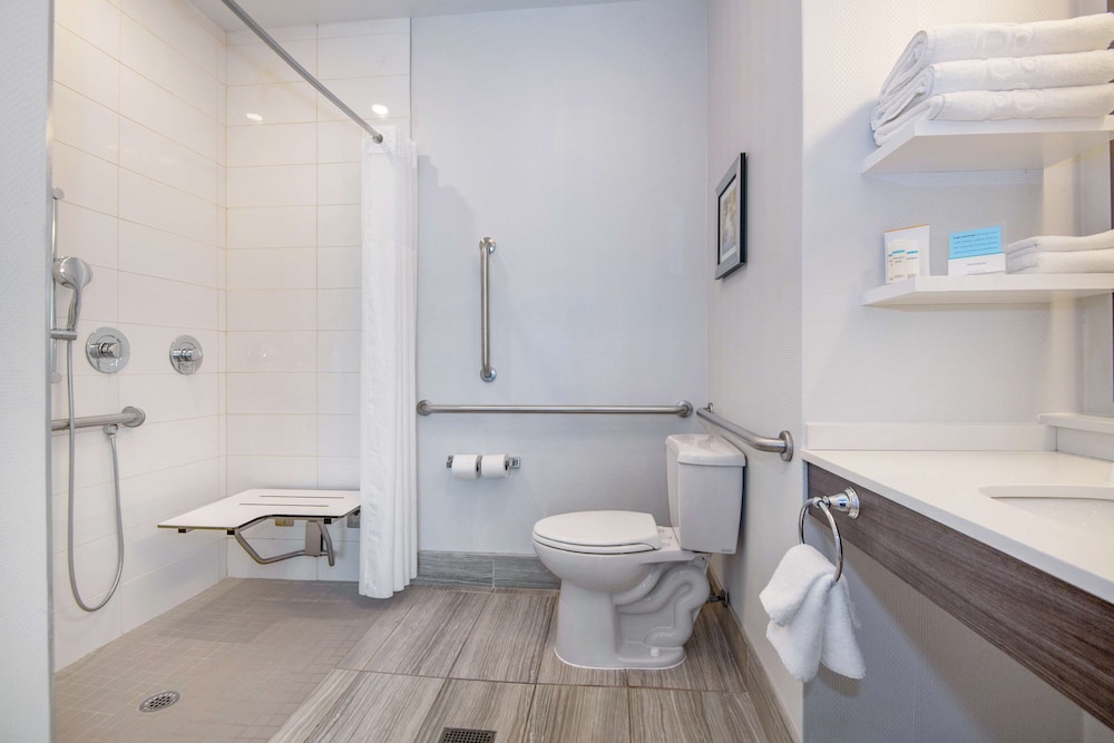 Hampton Inn Lumberton - photo 22