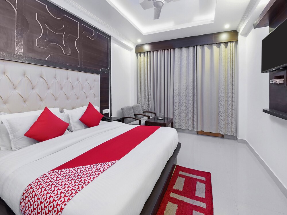 Oyo 23533 Mount View - carbon neutral hotel in Manali