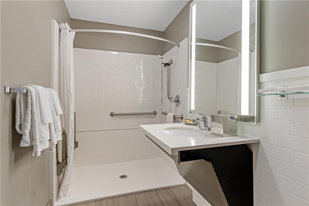 Best Western Plus Waterloo & Cedar Falls - photo 21