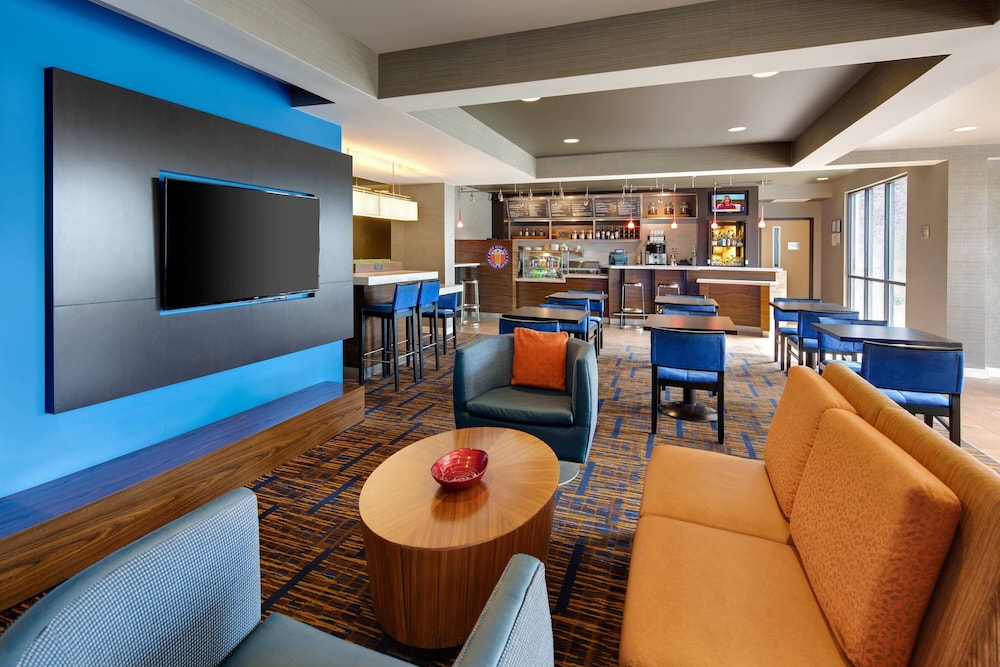 Courtyard by Marriott Grand Rapids Airport - photo 3