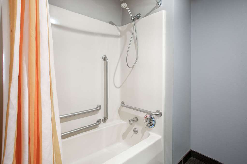 La Quinta Inn by Wyndham St. Louis Hazelwood Airport North - photo 27
