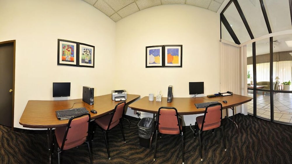 Days Inn by Wyndham Stockton - photo 31