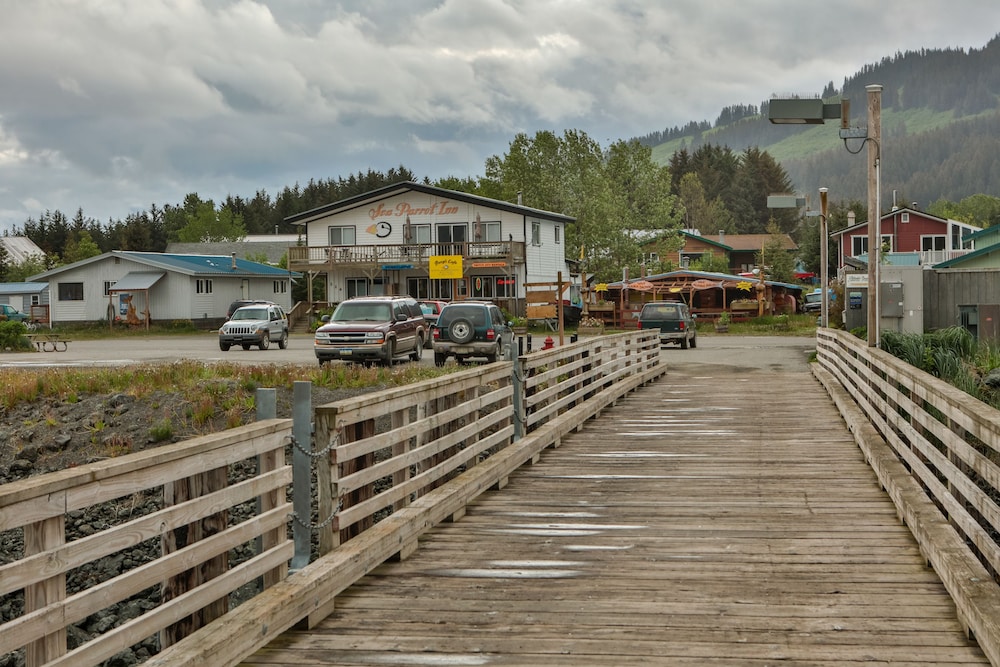 Sea Parrot Inn - photo 29