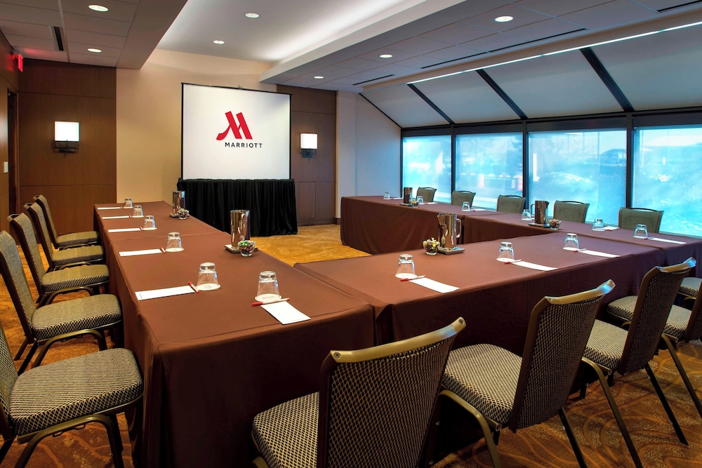 Newark Liberty International Airport Marriott - photo 42