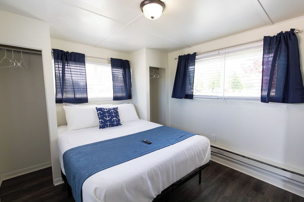 Anchor Bay Inn and Suites - photo 5