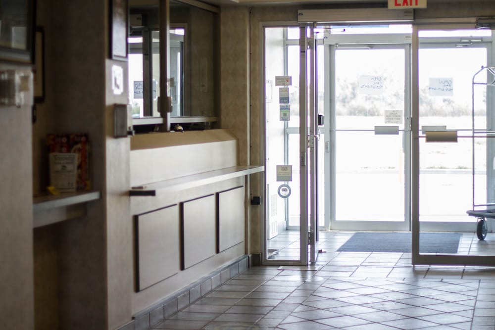 The Wilshire Inn — Claresholm — photo 3