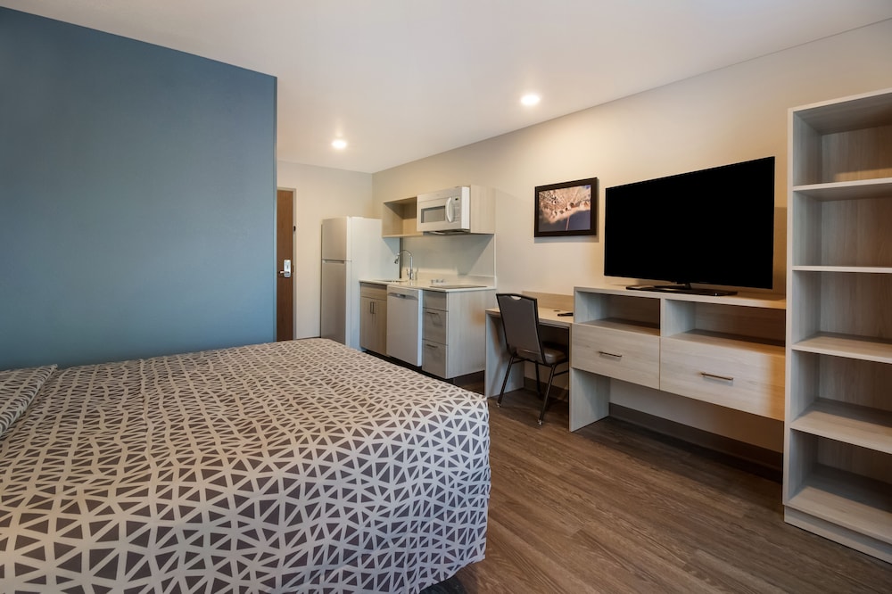 Woodspring Suites Fort Myers Cape Coral - photo 13