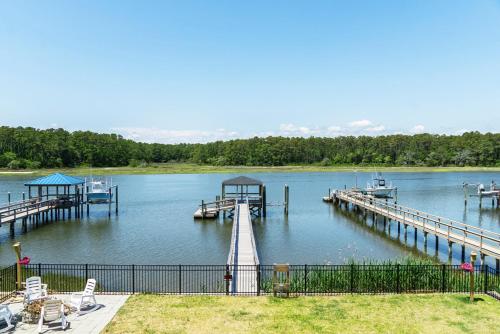 Waterway Haven by Oak Island Accommodations - photo 42