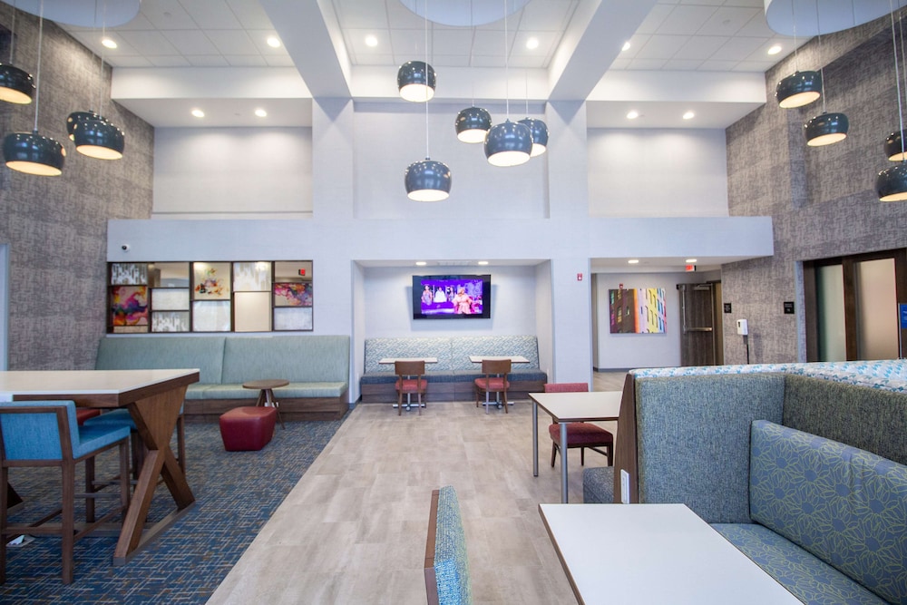 Hampton Inn & Suites North Attleboro - photo 2
