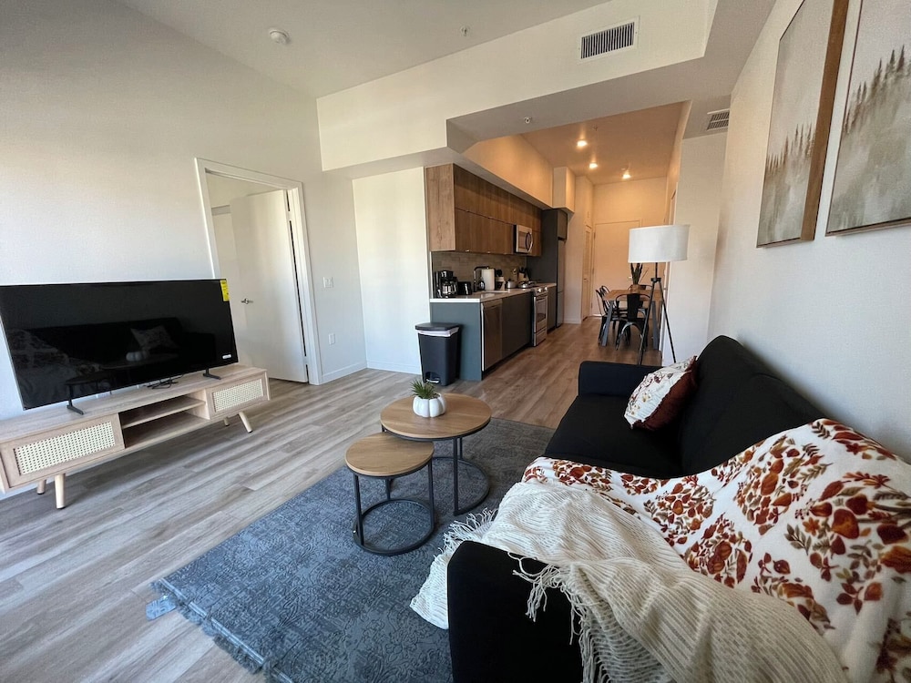 Elegant Retreat in the Heart of LA - photo 15