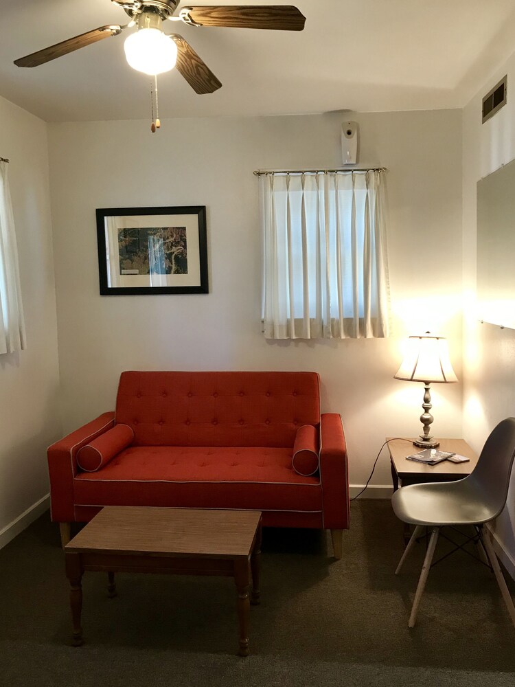 Chalet Motel - photo 15