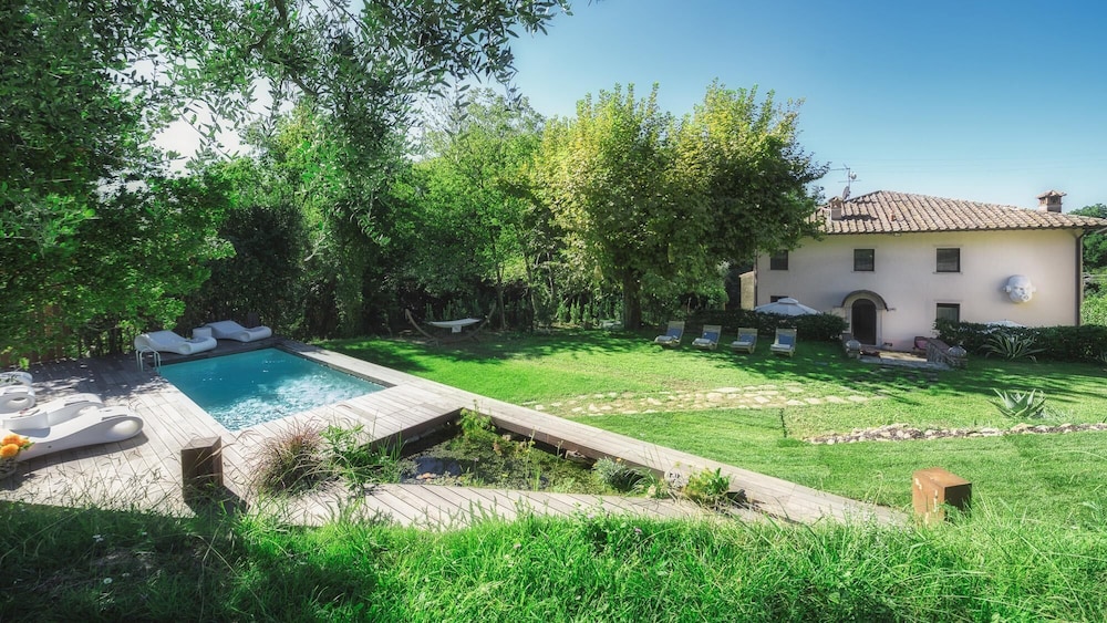 A14 Pietrasanta La Dama del Bosco — 4-Star Luxury Hotel in Pietrasanta, Italy