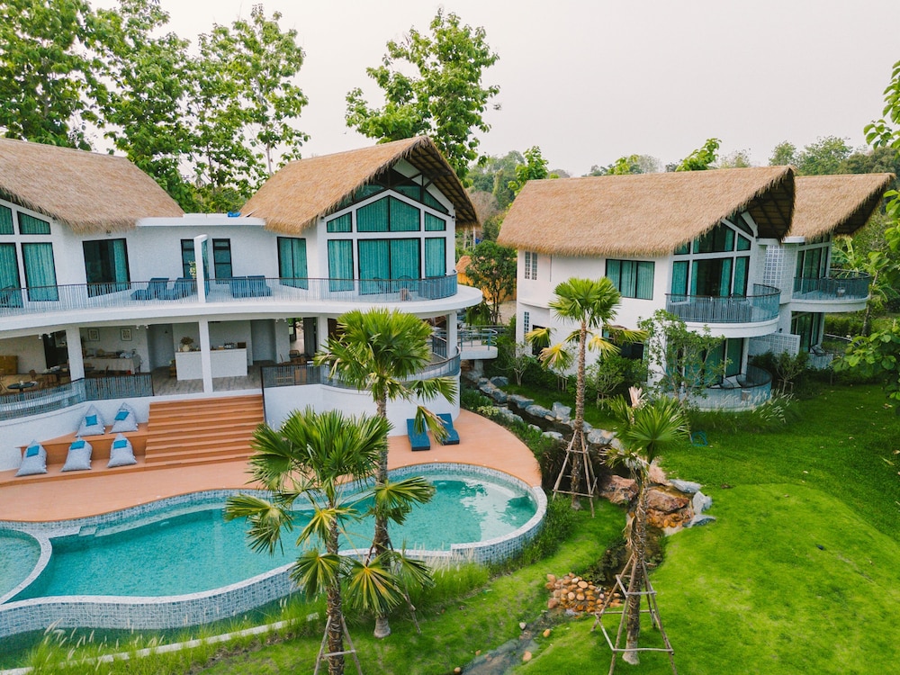 Villa De Leaf River Kaeng Krachan — 5-Star Luxury Hotel in Phetchaburi, Thailand