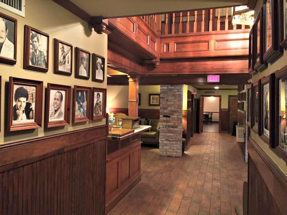 New World Inn Downtown Pensacola - photo 3