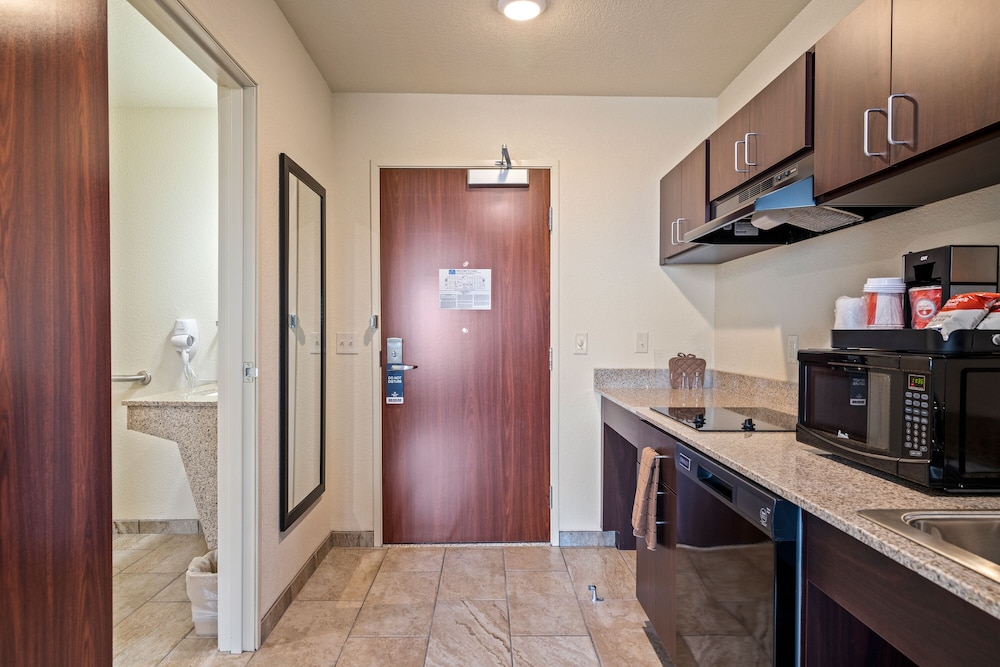 Cobblestone Inn & Suites Yuma - photo 37