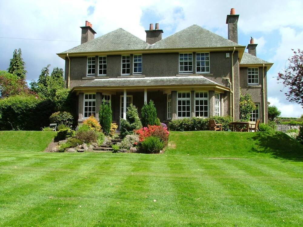 Newholme House — 4-Star Luxury Hotel in Stirling, United Kingdom