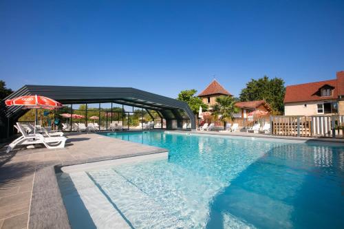Camping Padimadour — 4-Star Luxury Hotel in Gramat, France