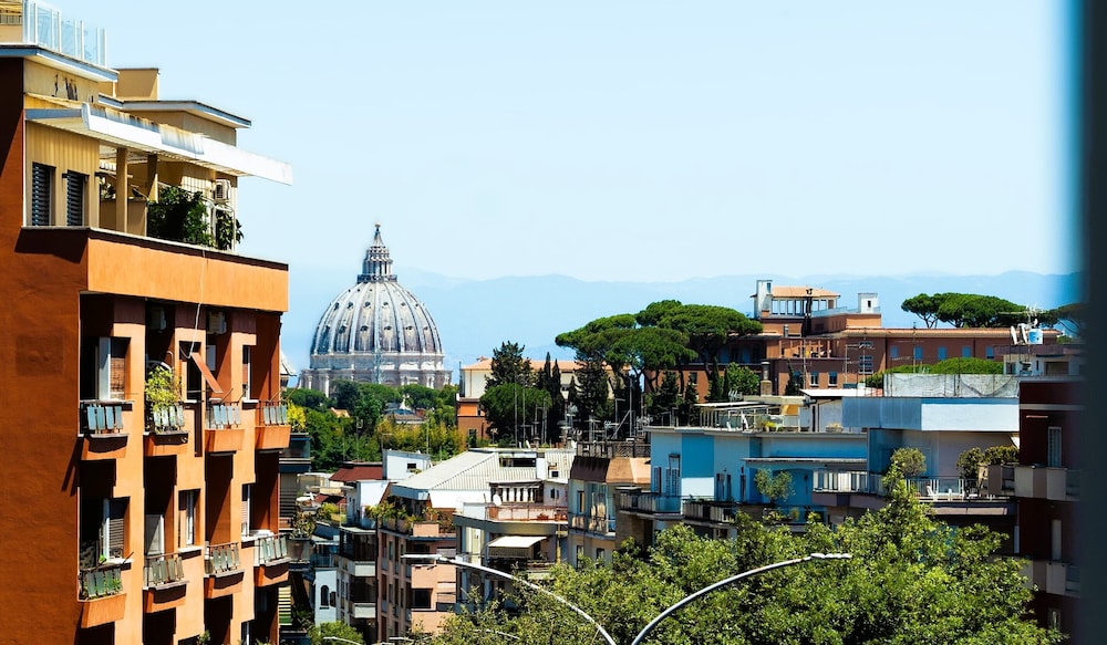 Near Vatican Irnerio 47 Guest House — 4-Star Luxury Hotel in Rome, Italy