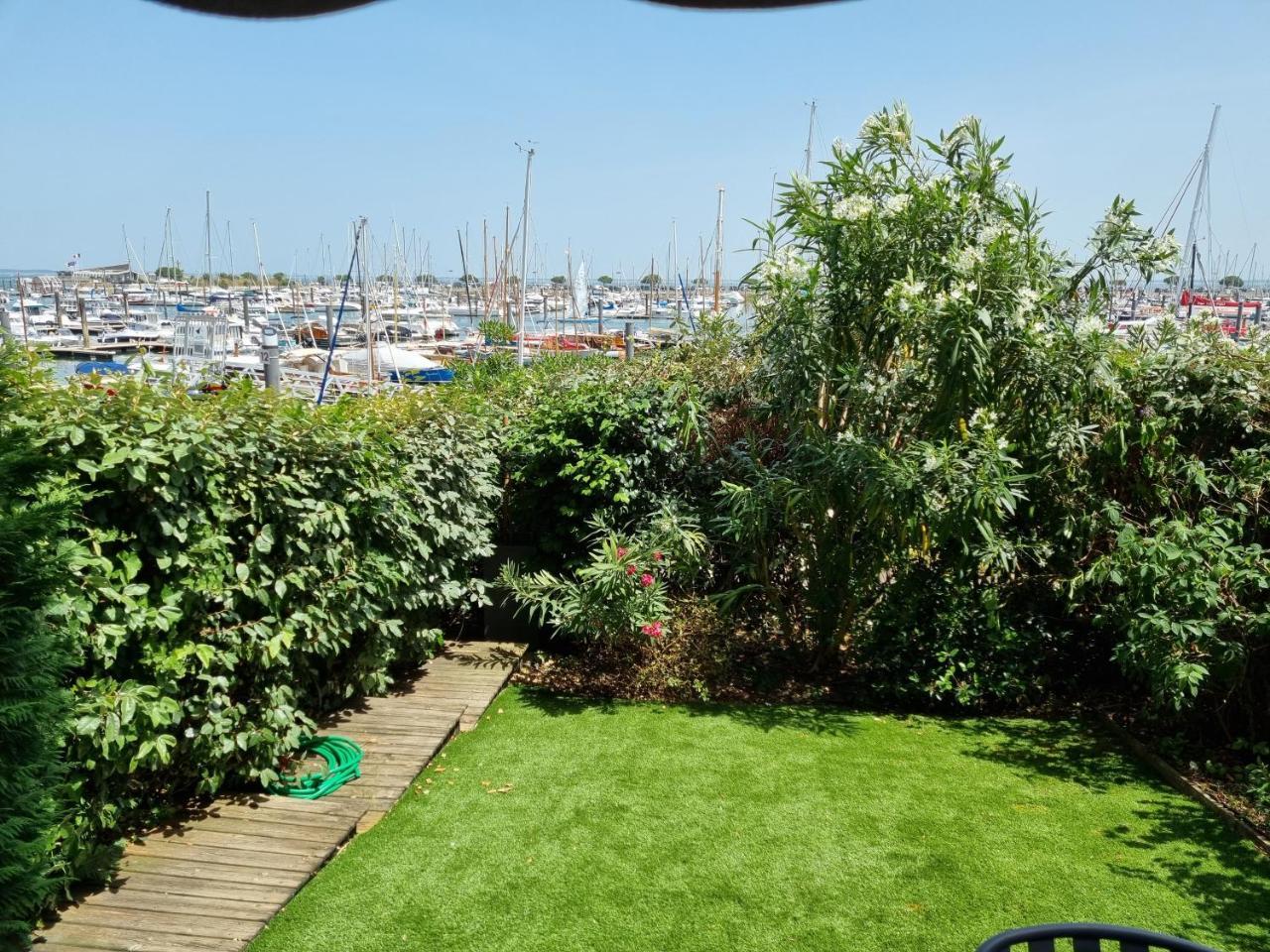 Face Au Port Vue Mer Jardin Wifi Menage 4 Pers — 4-Star Luxury Hotel in Arcachon, France
