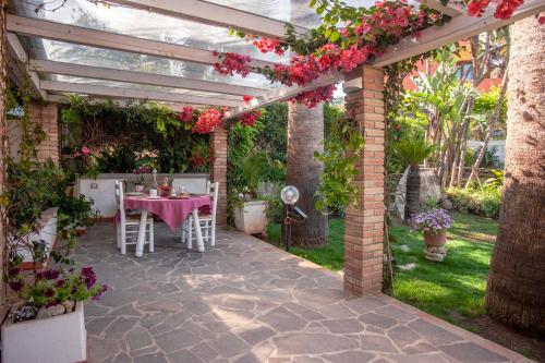 Casa Petunia — 4-Star Luxury Hotel in Sarroch, Italy
