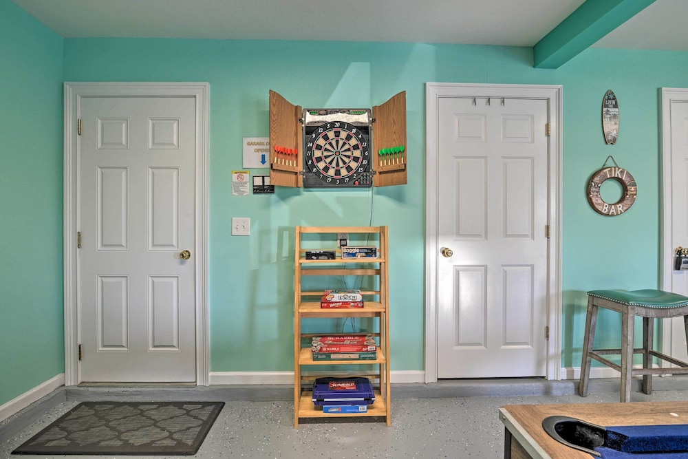 Game Room: Surfside Beach Resort Hideaway - photo 20