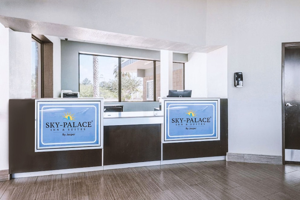 Sky Palace Inn & Suites by Jasper Beeville - photo 2