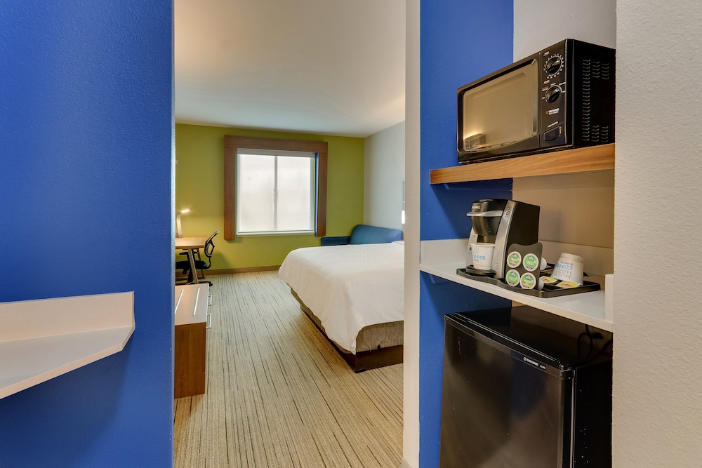 Holiday Inn Express & Suites Waxahachie by IHG - photo 18