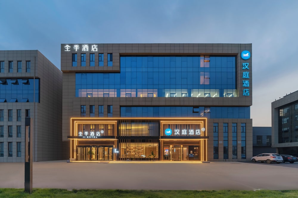 Full Season Hotel — 4-Star Luxury Hotel in Qingdao, People's Republic of China