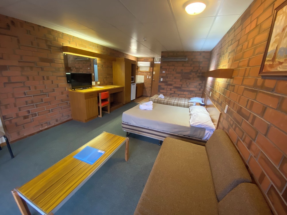 Hawker Hotel Motel — Hawker — photo 3