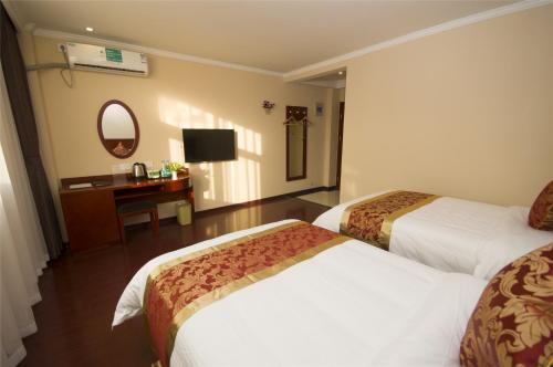 GreenTree Inn Yichun Qingshan Street Express Hotel — hotel in Jiamusi