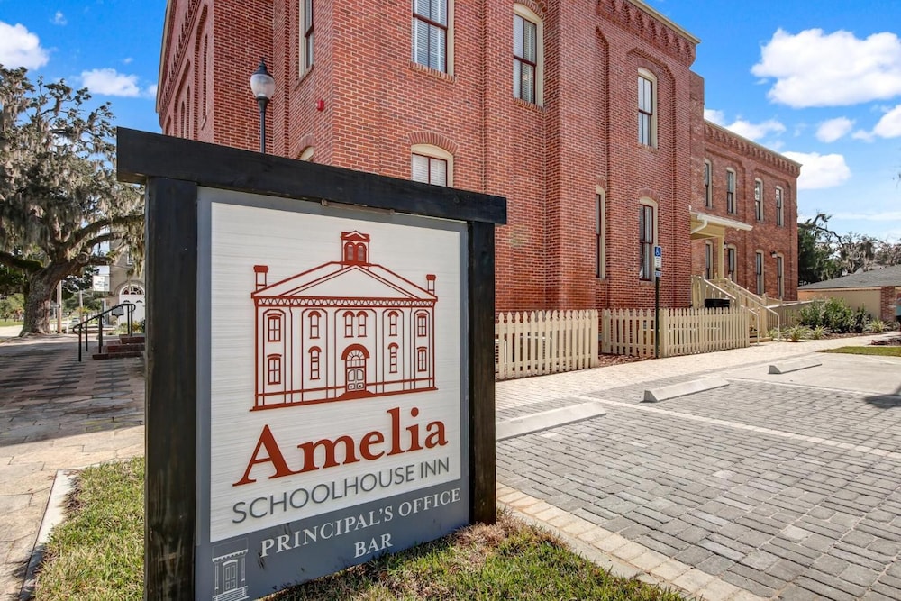 Amelia Schoolhouse Inn - photo 28