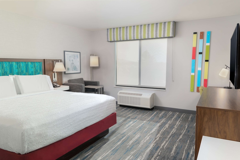 Hampton Inn & Suites by Hilton Santa Rosa Sonoma Wine Country - photo 14